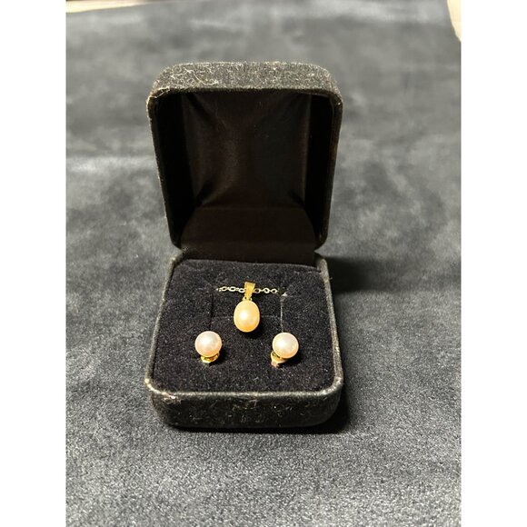 Genuine pearl and earring set in original box - Picture 2 of 4